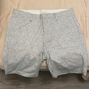 Calvin Klein - never worn! 30 inch slim fit - white design shorts